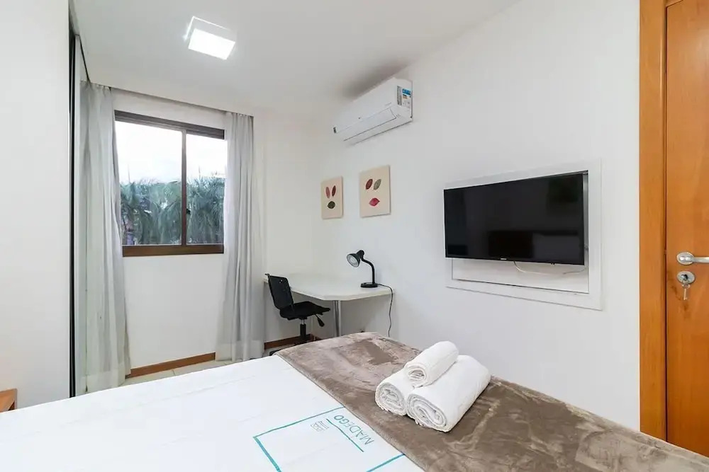 Apt Facing Lake Paranoa - Clr314