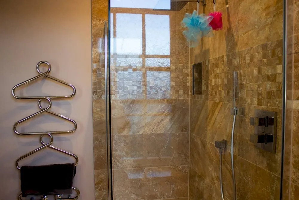 Stylish 3 Bedroom Flat in Historic West End Location