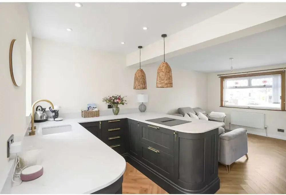 2-Bedroom Home with Parking and Garden