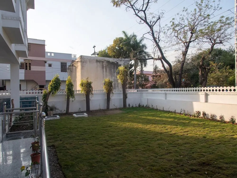 OYO 12131 Vallabh Villas