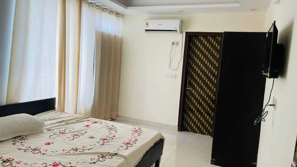 Oyo 92377 Rsk Crown Plaza