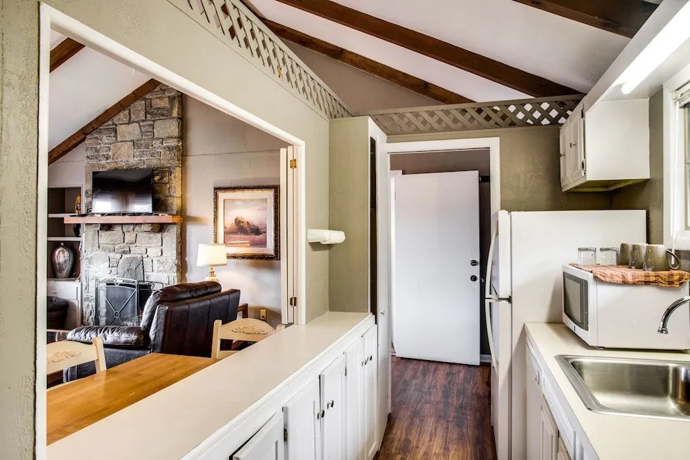 Cliff Dwellers Inn