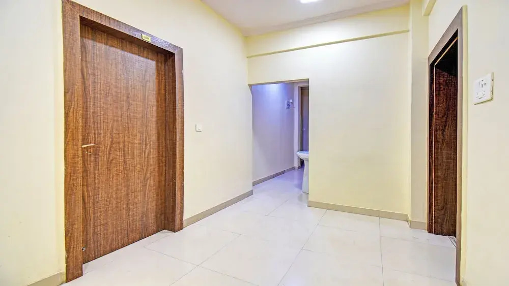 Fabhotel Executive pearl Inn - Nr Twin tower