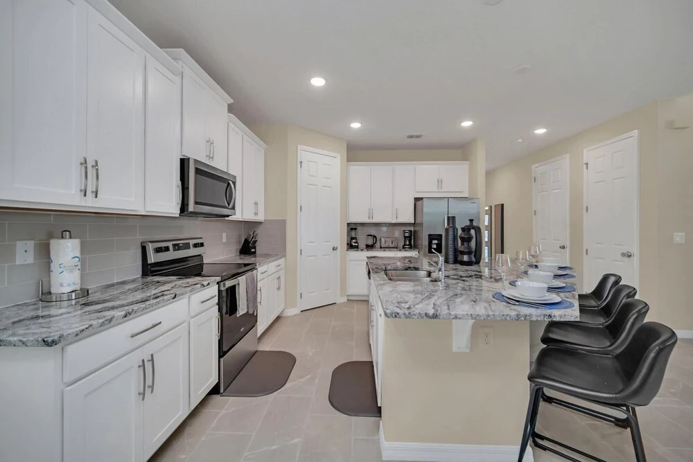 7BR Family Resort - Pool and Hot Tub Near Disney