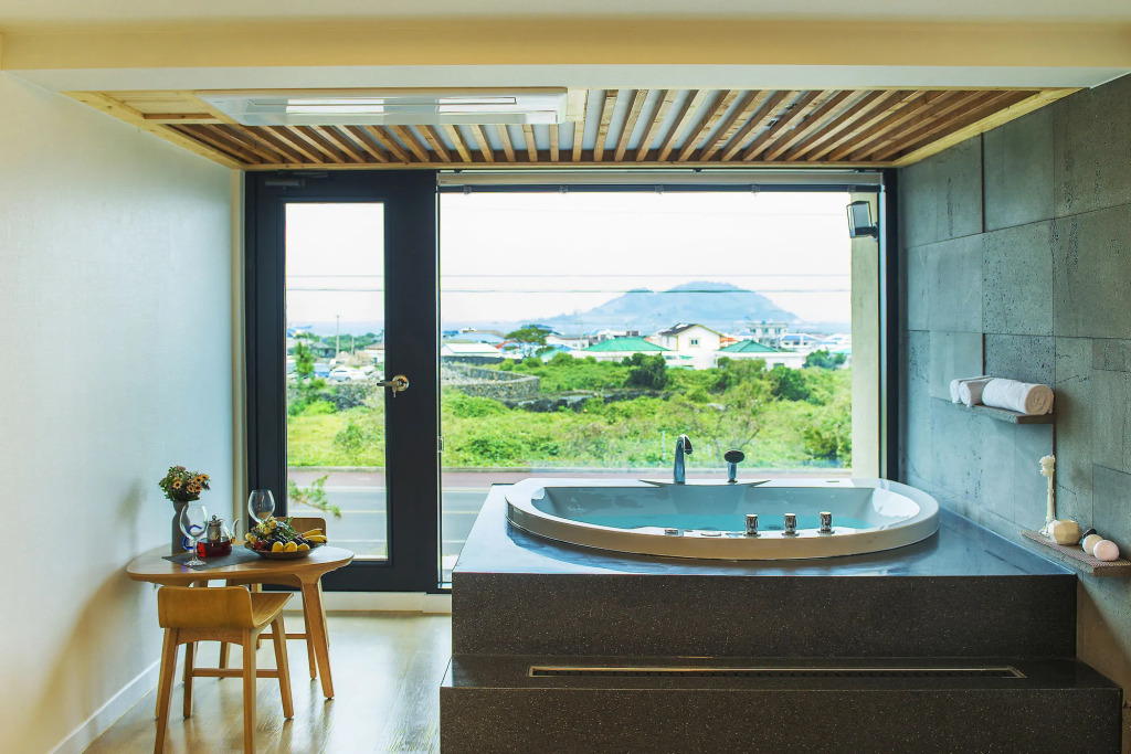 Jeju Dam Spavill