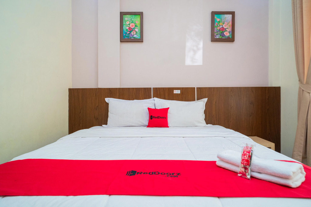 RedDoorz Plus Syariah @ Jalan Dokter Wahidin Bojonegoro