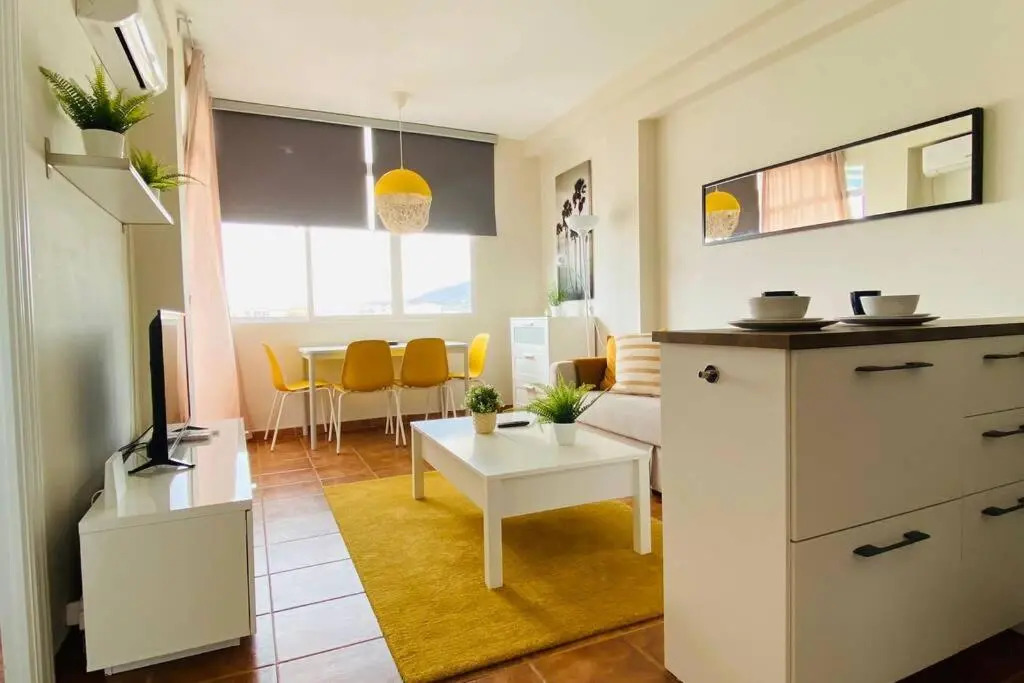 Soleado apartamento reformado 2 hab. en Playamar