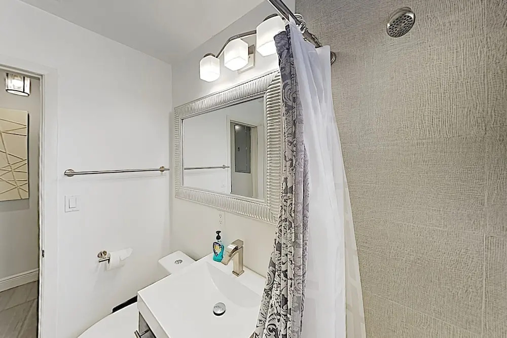 New Listing! Modern Art Haven W/ Pool - Near Beach 3 Bedroom Home