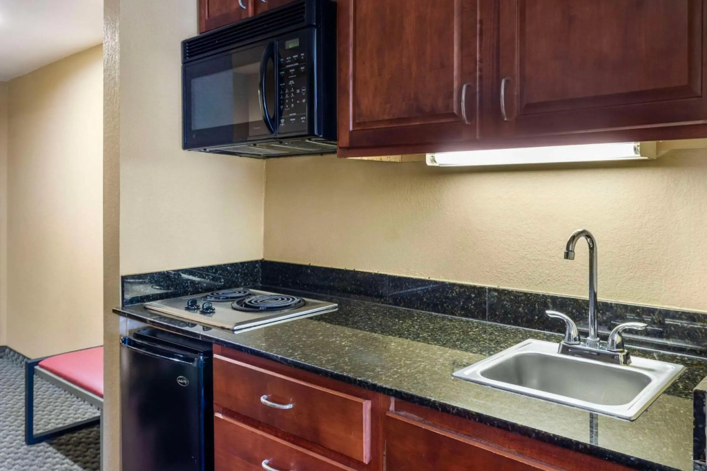 Comfort Inn & Suites Carneys Point - Pennsville