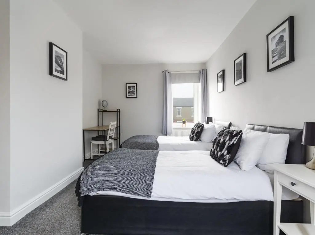 Hawthorn House-Sleeps 4-Pet friendly-Parking