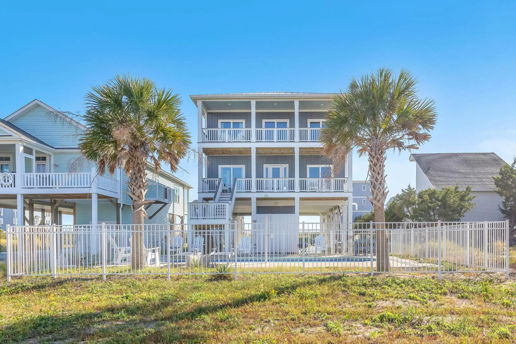 Conch Out by Oak Island Accommodations