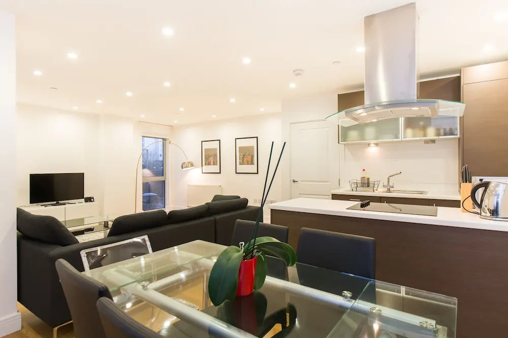 Two Bedroom Apartment Aldgate