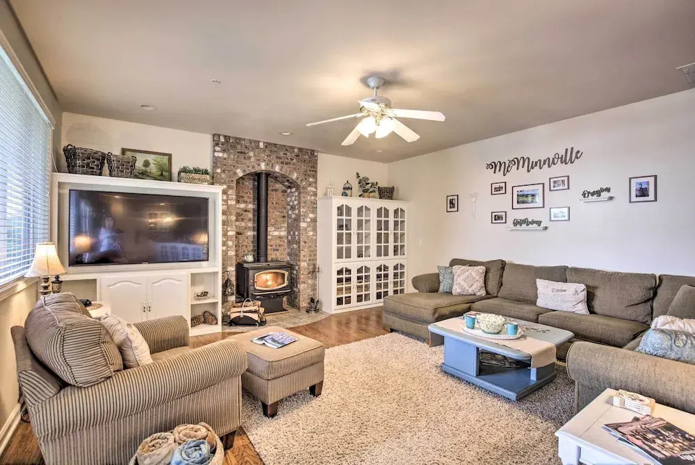 Mcminnville Wine Country Home w/ Hot Tub + Deck