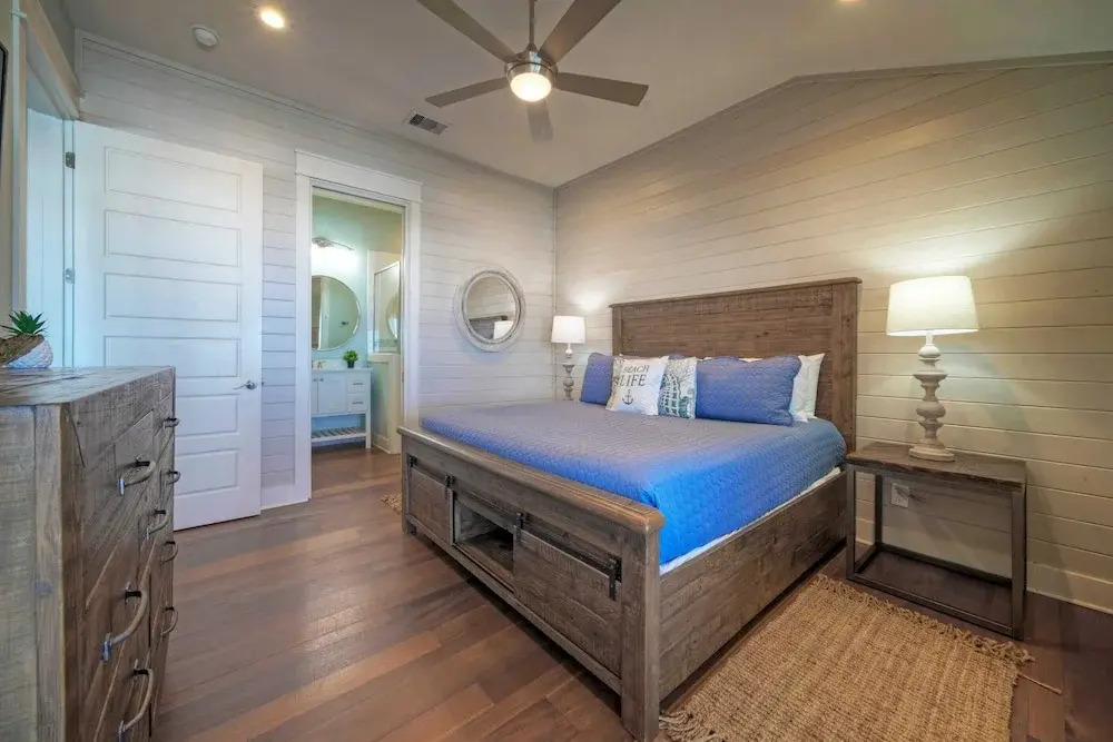 Blue Marlin & Dolphin Buyout Marina-front Escape for 10 Guests Walkable Access to Port A