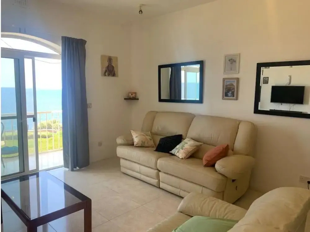 Sea and sun Views 2bd Apt Marsalforn Gozo