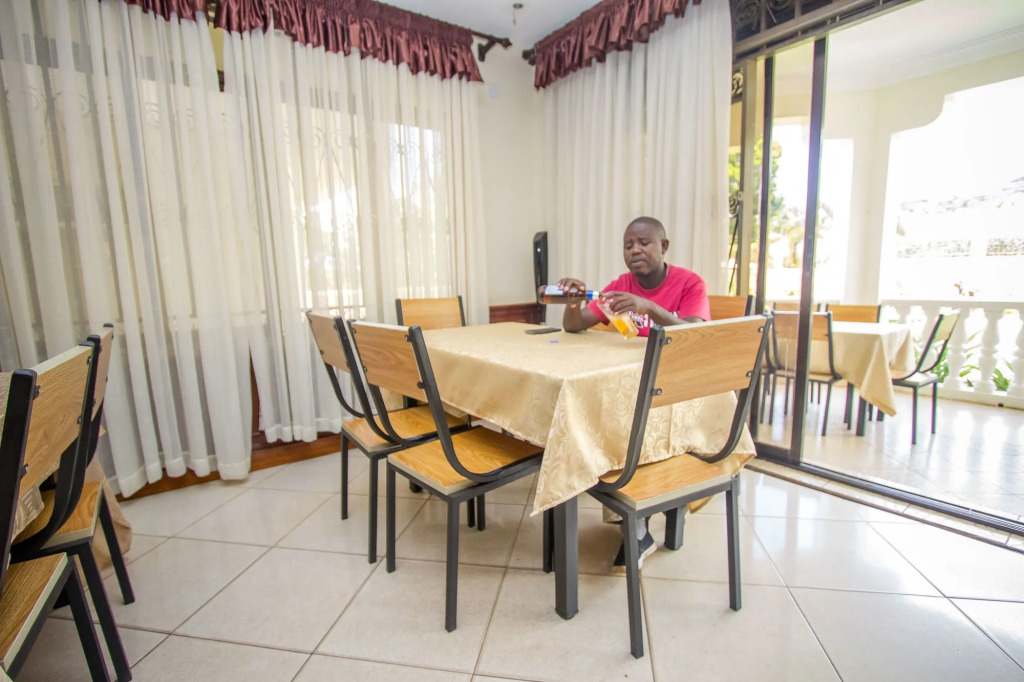 Tiptone Hotel