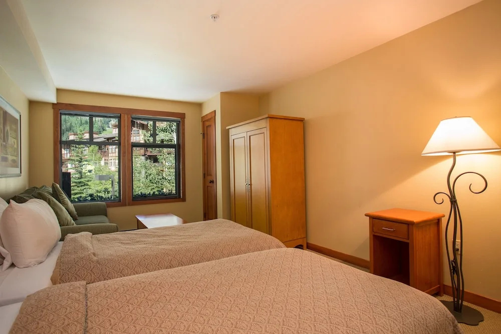 Eagle Springs East - 2 Bedroom Condos in Solitude UT