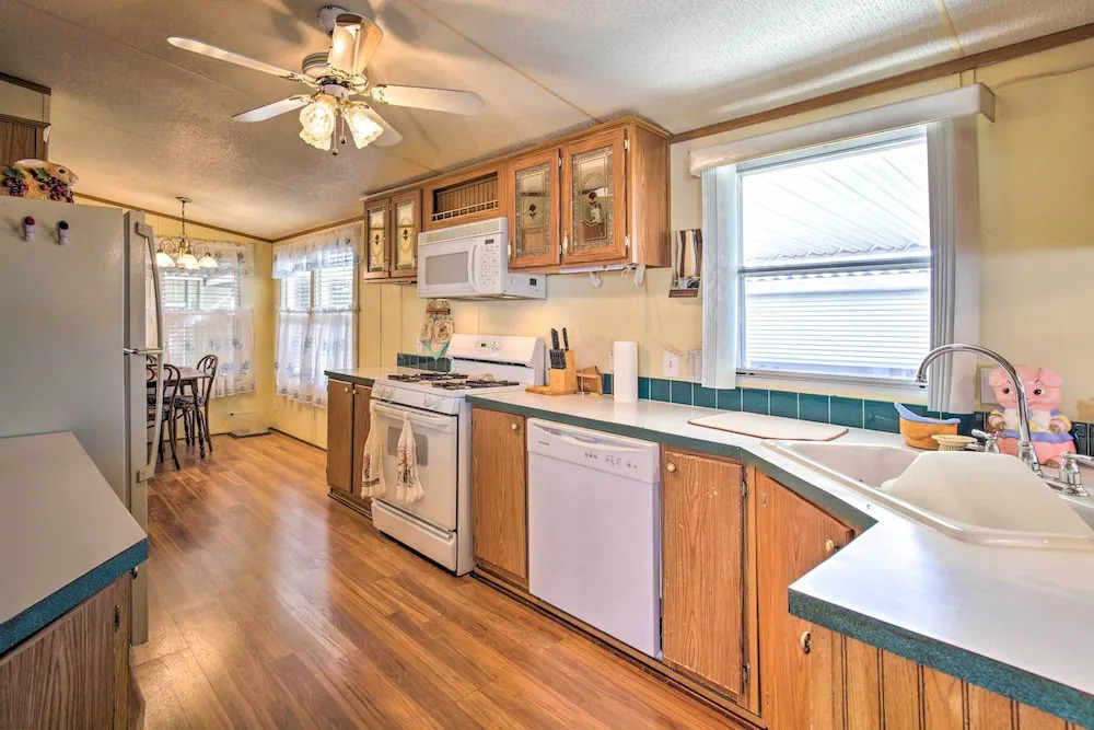Cozy Yuma Retreat w/ Furnished Patio & Grill!