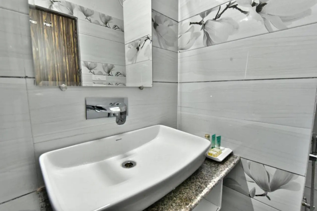 Hotel Comfort Court