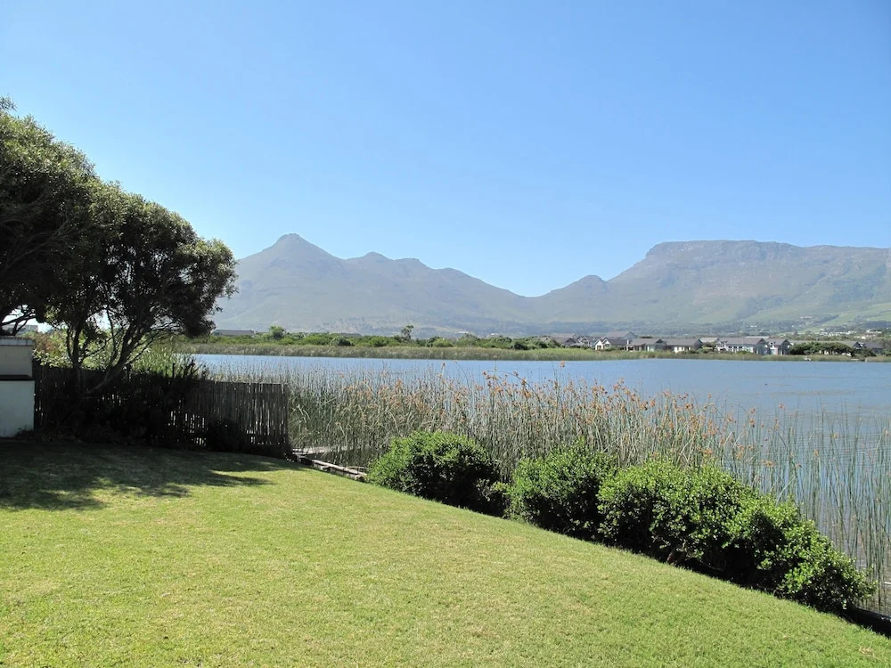 Stunning Cape Peninsula Holiday Villa With Pool