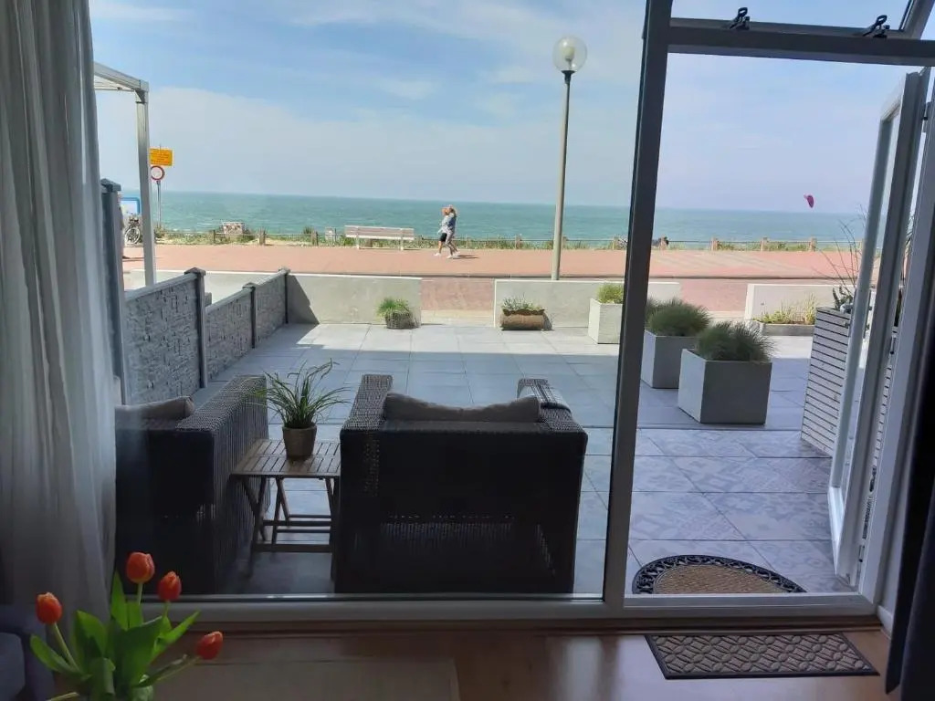 Benny's Beach House 2