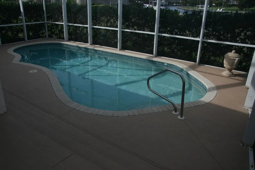 431 Edgewater Ct