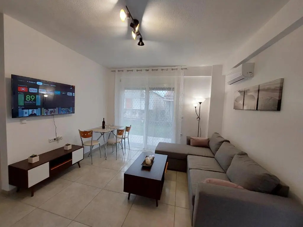 Ofrynio Luxury Apartment & Pool