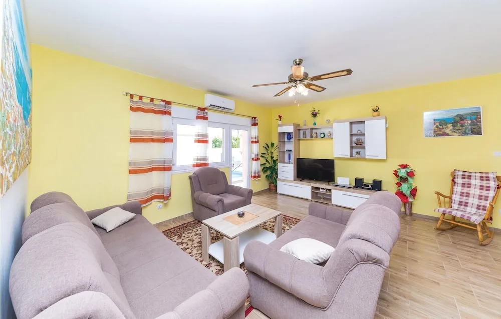 Amazing Home in Okrug Gornji With Sauna, Wifi and 4 Bedrooms