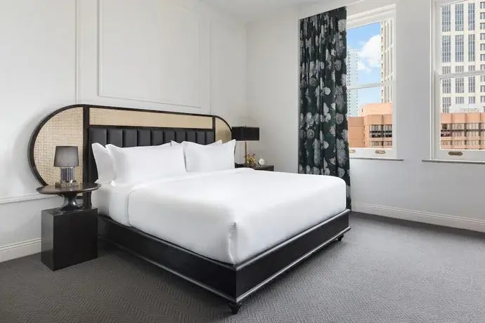 Flower Street provides accommodations with free Wifi, air conditioning