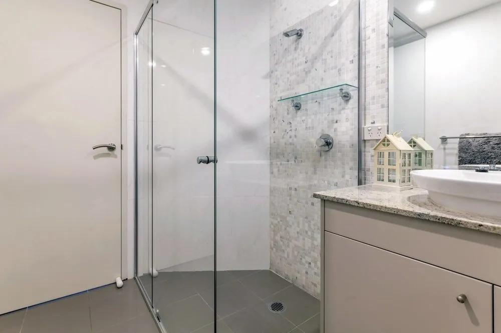 Oasis, Unit 3/5 Laman Street