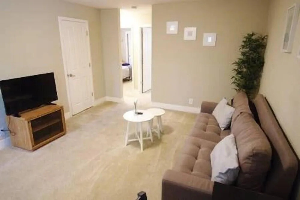 Furnished Washer & Dryer Near HWY 101