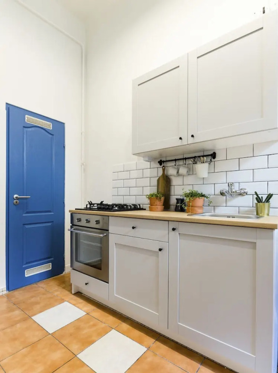 Chic Tarragon Apartments