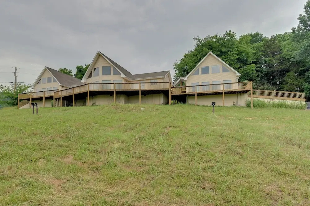 Gordonsville Retreat: Deck w/ Spectacular Views!