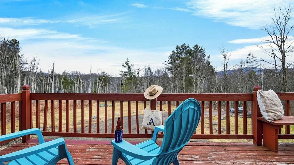 Catskill Chalet by Avantstay Sleeps 22 Hot Tub + Firepit + Playroom Mins to Hunter Mtn
