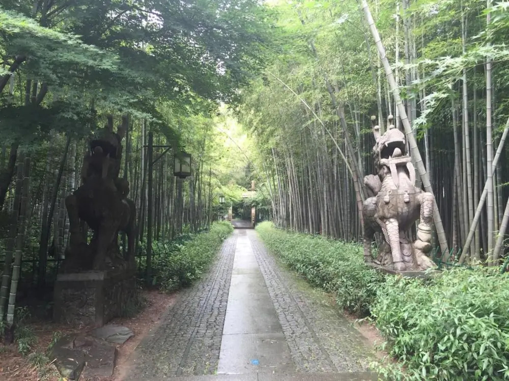 Hangzhou Yunqi Fan Path Blue b&B