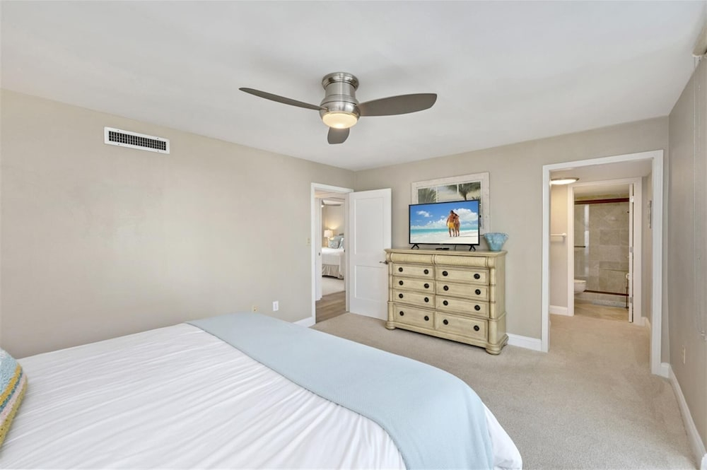 Shoreline Towers 2071 3 Bedroom Condo