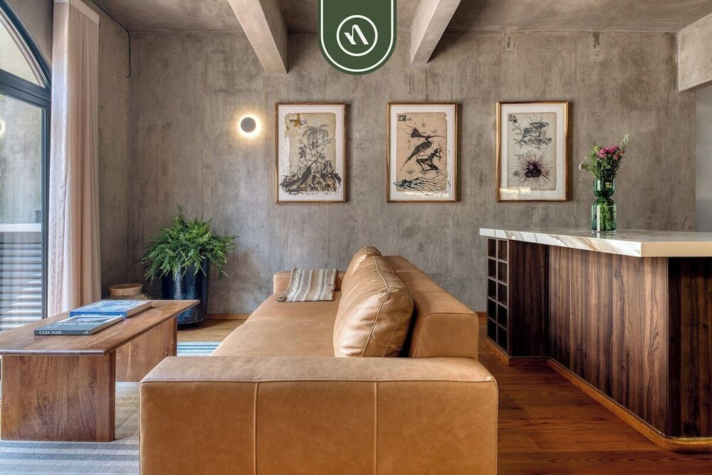 Luxury 2 BR Condo in Downtown - AC - Peaceful
