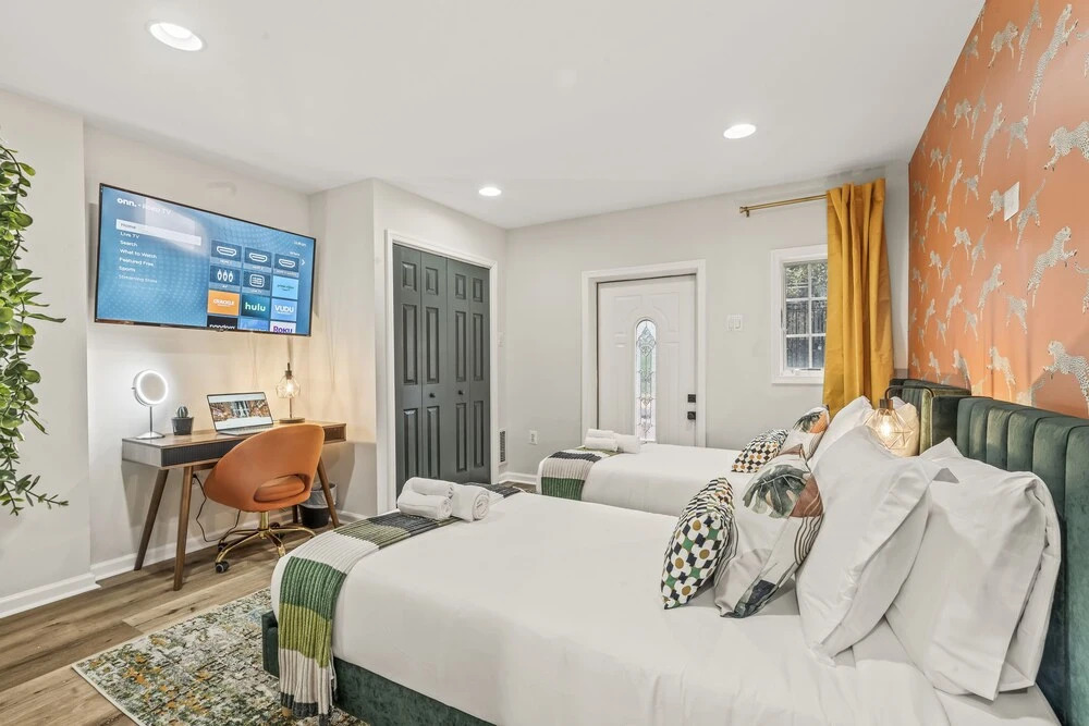 Charming Historic Gem Heart of Philly 2B