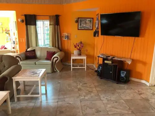 Whistling Villa Runaway Bay