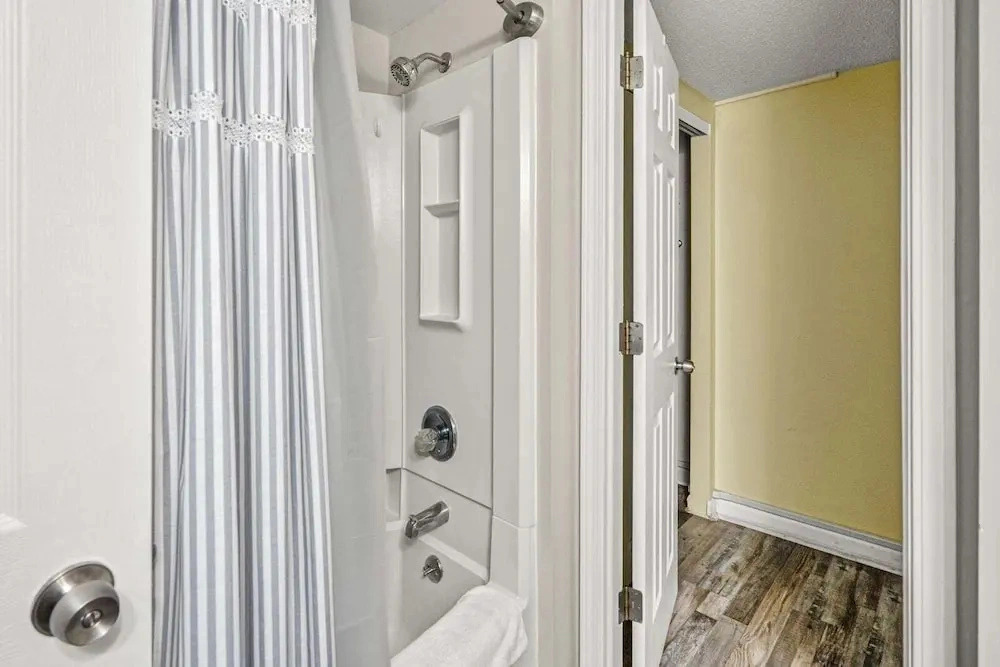 Oceans 607 2 Bedroom Condo