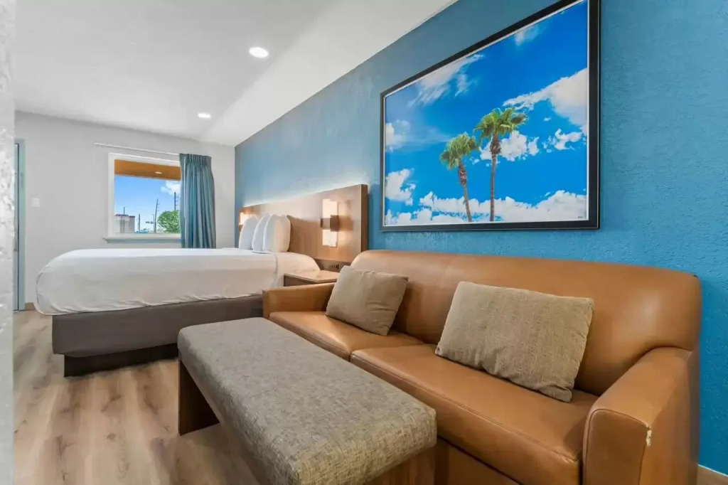 Econo Lodge Inn & Suites Sealy