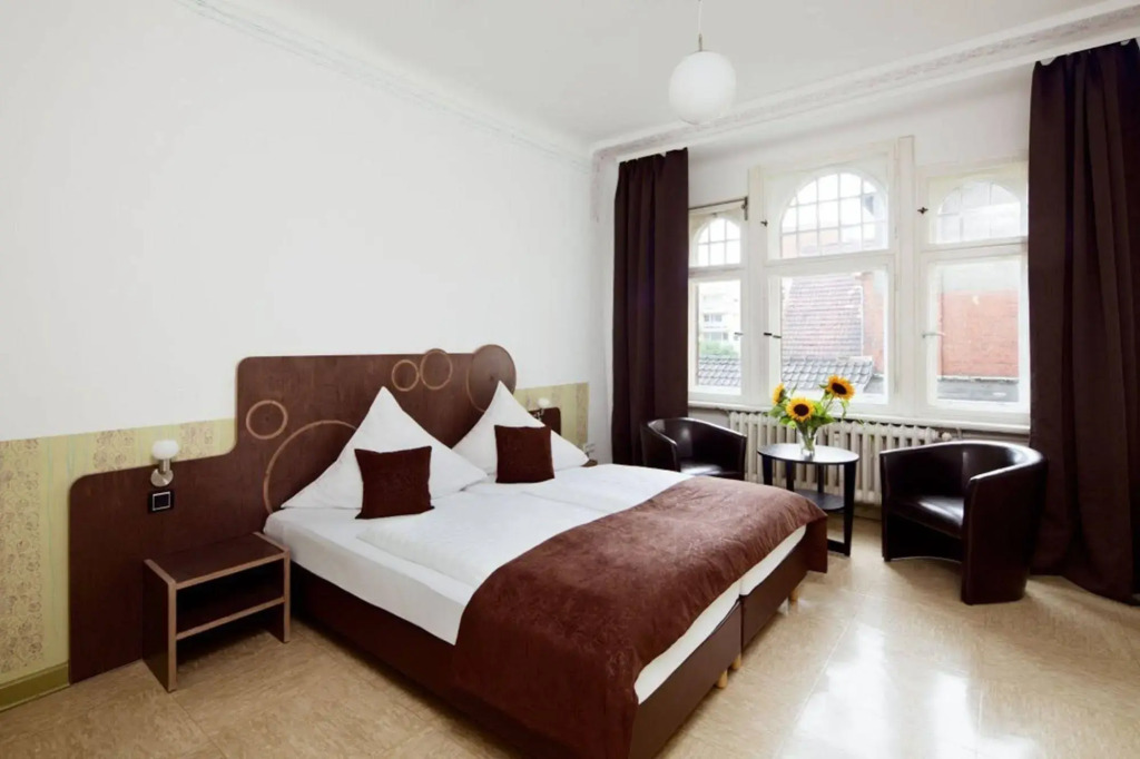 Three Little Pigs Hostel - Your Berlin Castle