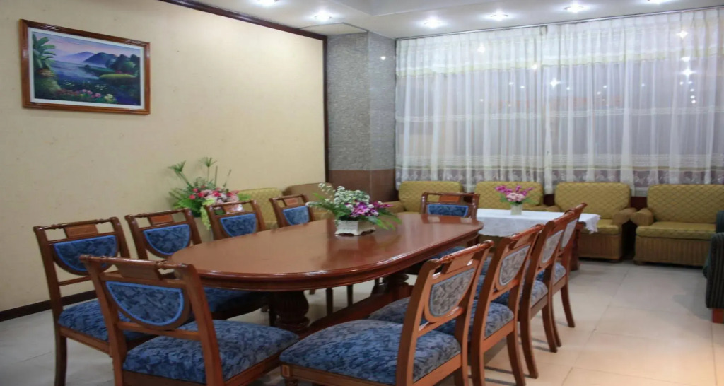 Summit Pavilion Hotel