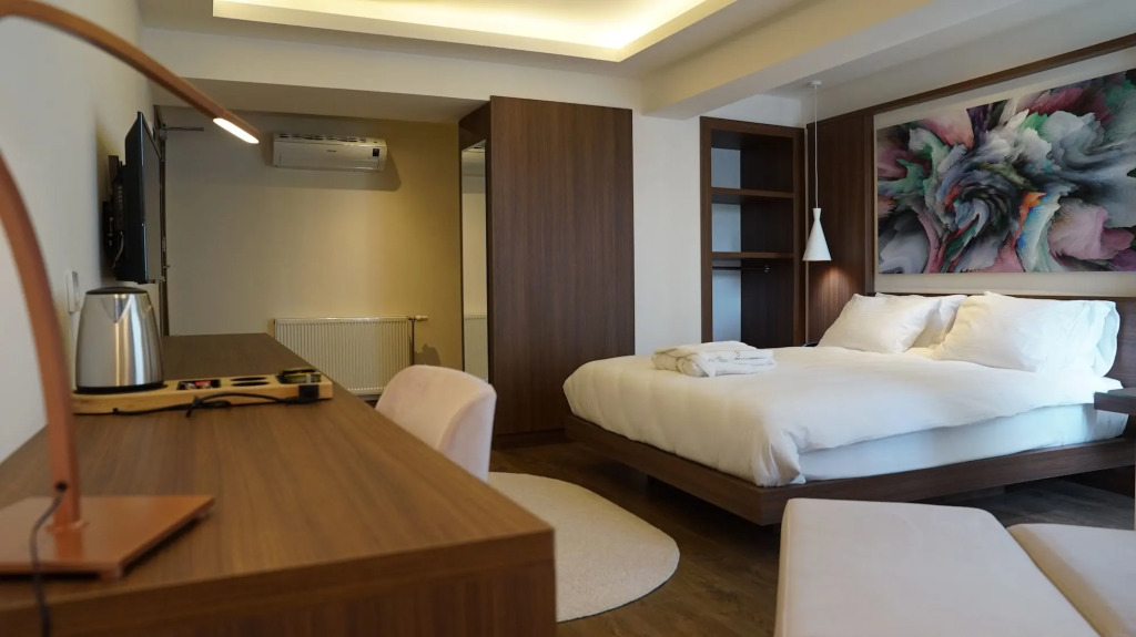 TN & CO Hotel