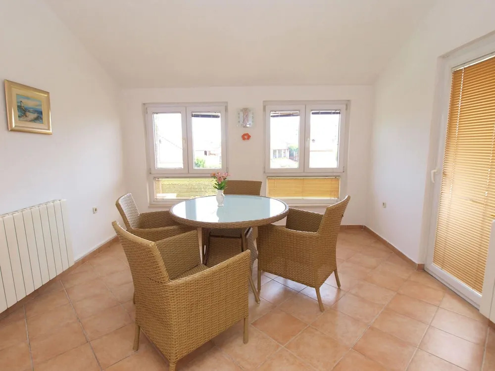 Apartment 1383
