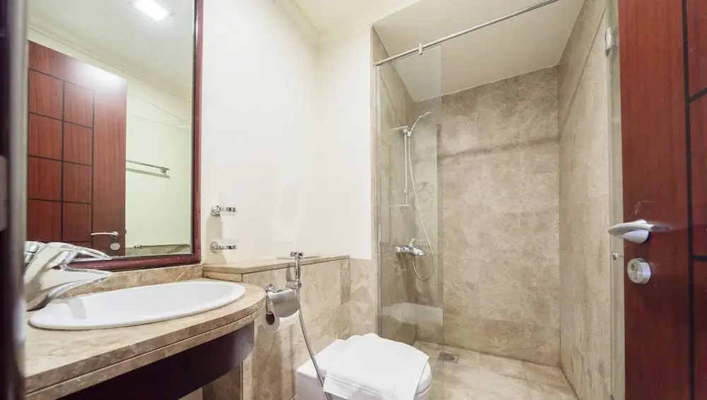 Spacious One Bedroom with Beach Access