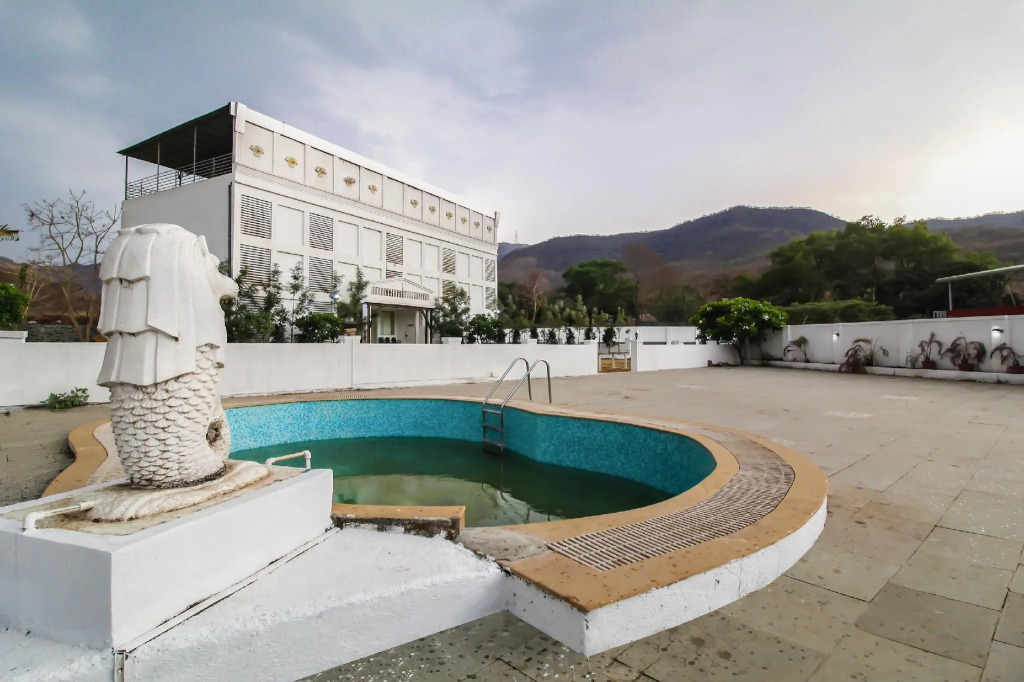 OYO 36896 Sanvi Resort
