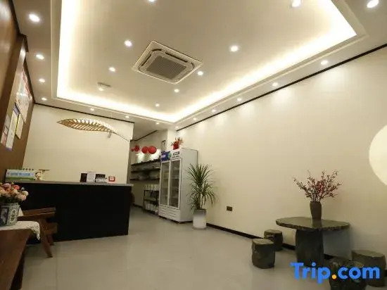 Youfeng Hotel (Pujiang Qiyun Center)