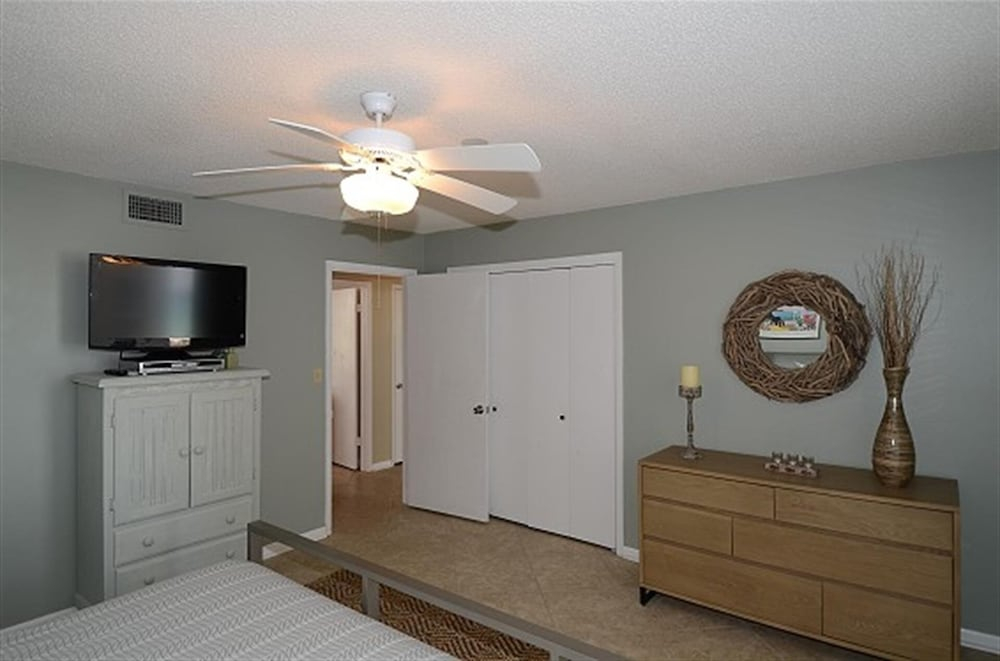 Shoreline Towers 1046 3 Bedroom Condo