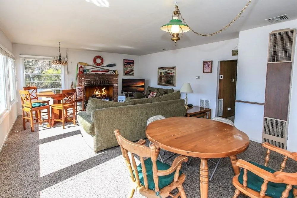 Lakefront Retreat
